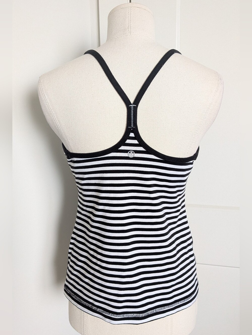 Lululemon Power Y Tank Top Size 8 Black White Striped Built In Bra